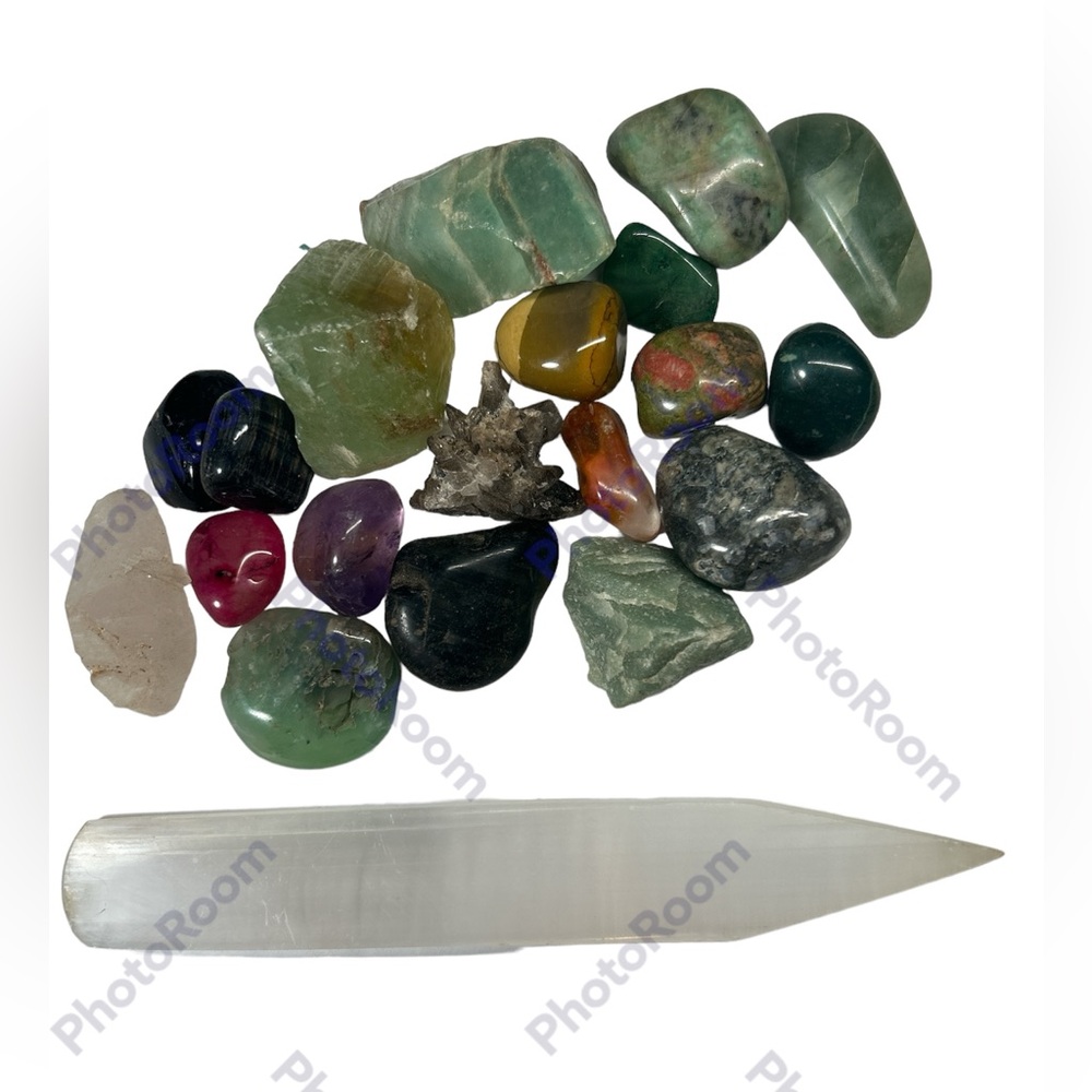 CHAKRA CRYSTAL/ STONE Set with‎ Carved Selenite Wand